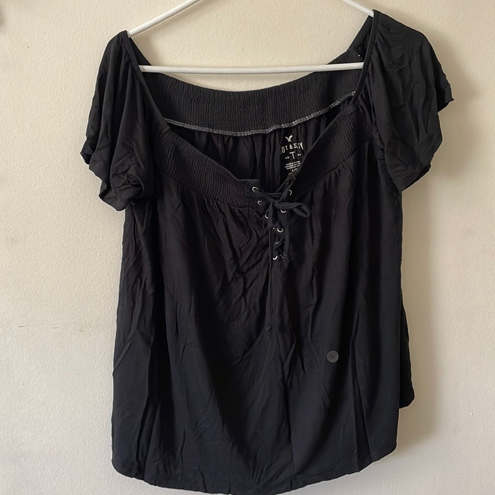AMERICAN EAGLE Off the Shoulder Top
